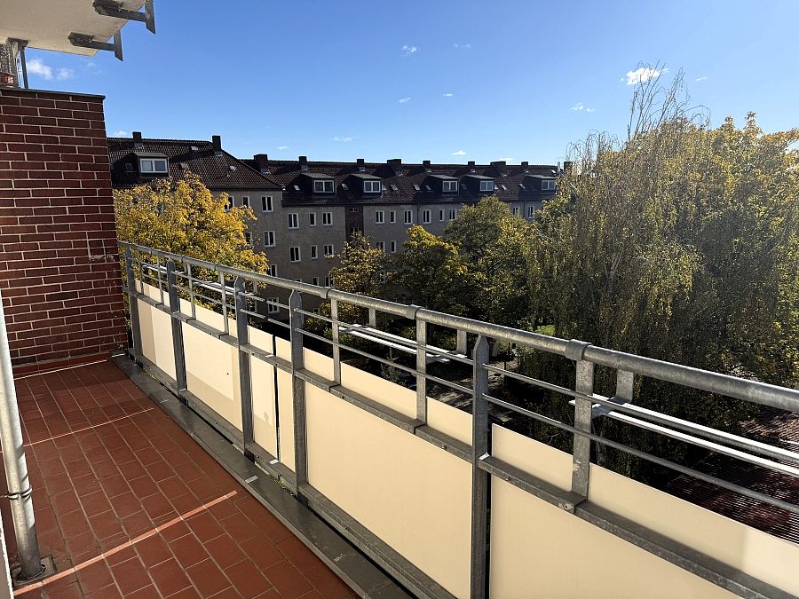 Wohnen in Steglitz - Helle, zusammengelegte 3-Zimmer-Wohnung mit großem Balkon, Aufzug und 2 Kellern