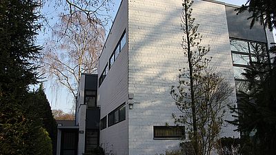 Stilikone der 1960er Jahre: Denkmalgeschütztes Atelierhaus in Zehlendorf