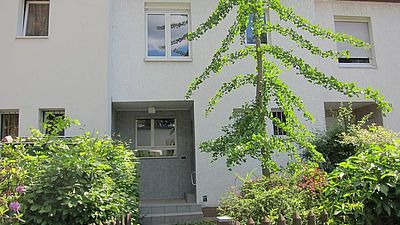 Grünlage Zehlendorf - Lichtdurchflutetes Reihenmittelhaus mit Garten nach Süden und separater Garage
