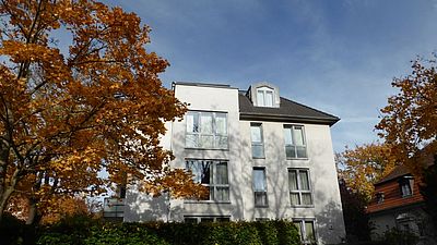 Schnoor Immobilien Anlageobjekt: Helle 3-Zimmer-Neubauwohnung in Lichterfelde West mit Balkonen, Tiefgarage und Aufzug